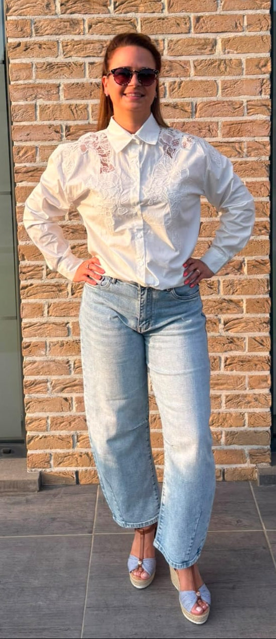 Chemise en coton blanche légère à détails dentelle