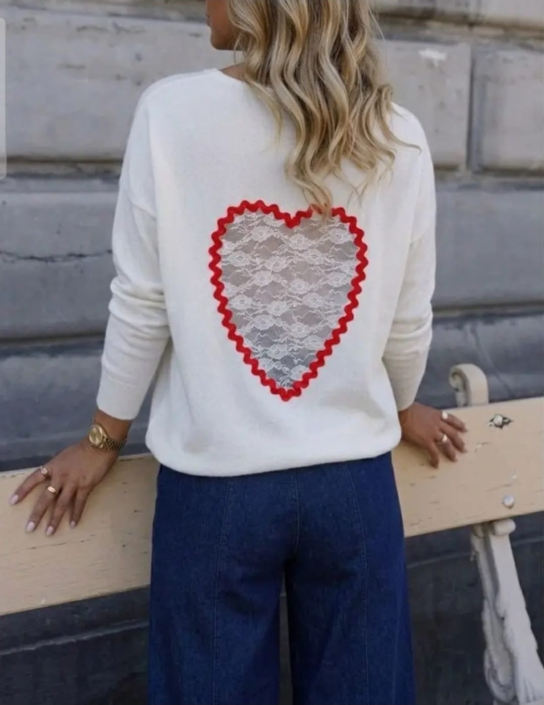 Le Pull Douillet Dos Cœur Dentelle bleu marine et blanc