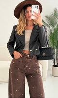 Veste en similicuir avec revers, fermeture à boutons et coupe courte