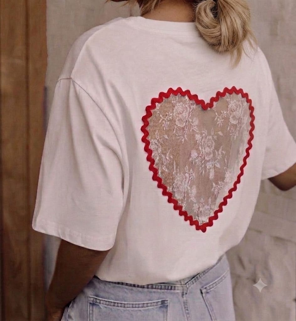 T-shirt cœur dentelle rouge